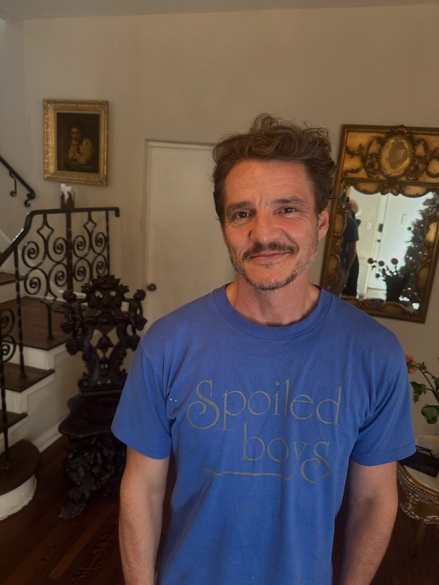 pascalarchive's tweet photo. Pedro Pascal in newly shared photo by chancehightech on instagram https://t.co/2I1LCxiKQX