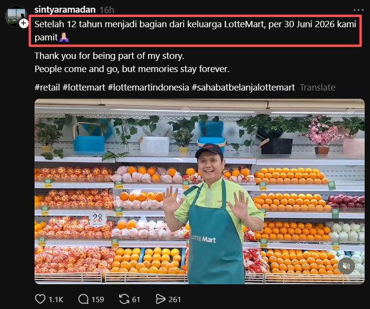 txtkarir's tweet photo. Tanda Ekonomi Lagi Gak Baik-Baik Aja🥲🥲

Baru-baru ini kita lihat lagi gelombang penutupan gerai besar. 

Lotte Mart resmi berhenti operasi mulai 30 Juni 2026.

Alasannya? Penurunan penjualan drastis. Daya beli masyarakat melemah, pengunjung mall turun tajam, dan biaya operasional yang tetap tinggi...