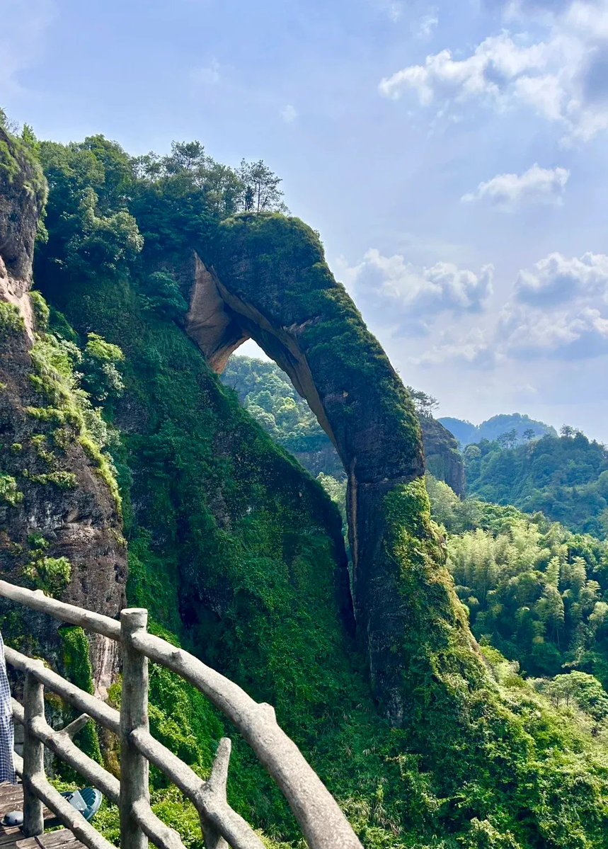 ynhbx1's tweet photo. 鹰潭的风景，最抓人的不是“高”和“险”，而是一种不费力的仙气。 https://t.co/bJNRDBAfF0