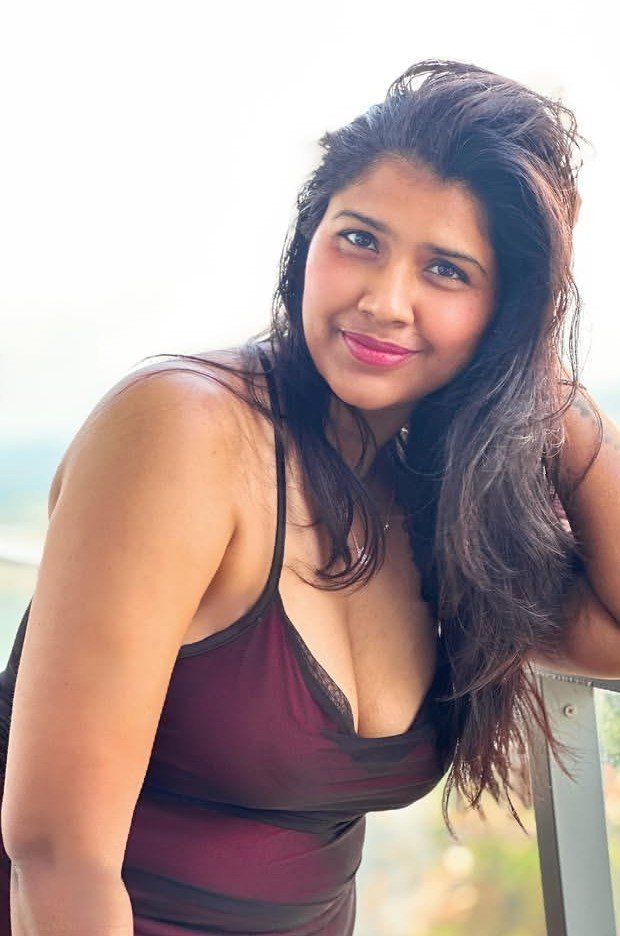 Srimathi_Bi's tweet photo. Anna romba naal kalichu ooruku vandhurukinga pump set ku polama kulika

- polame da thanni naraya eruku la

Ana naa vaangi kudutha dress dhan potukanum

-dai yarachu avlodhan

Adhelam yaarum paaka matanga di

- enadhu di ya

Ahma di nu kupta pudikumnu annaiku oomburapo sonnaye di https://t.co/JMrnfXUJGf