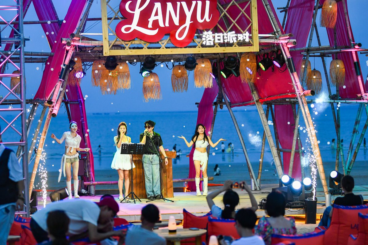 pingtanchina's tweet photo. 🌅 #SunsetParty at #LongwangtouBeach —
🎵live music, sea breeze, endless ocean.🌊
（Photo by Jiang Xinheng）

#FunPingtan #SummerVibes
@Invaderbader1 @northeastweb1 @DelekFreda @haijunlihjl @HolaFujian https://t.co/bhPzQN0FXX