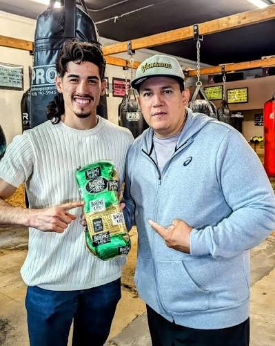 CarlosGarc71853's tweet photo. @NikkiGregoryyyy &amp; AMADOVARGAS BOXING 🥊 CALLS EIGHTH ROUND NO MAAS AND 🥊 AND CARLOSGARCIAẞR AND CARLOSGARCIAJR OR CARLOS"BURRITOGARCIA " &amp; &amp;&amp;&amp; https://t.co/d3PwxFtOdG