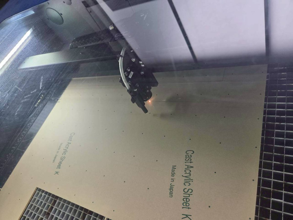 arisunkobo_kb's tweet photo. 室内サイン製作のご依頼を頂きました！
打合せをして大まかな仕様をご提案して、サインプランを作成しました

店内雰囲気に合わせて入口に切文字を付けてオシャレな店内となりました！

他にも室名やガラス、メニュー表も作成して完成～

#岡山 #倉敷 #看板 #シール #デザイン #ありsun工房 https://t.co/kc9C5vz2q2