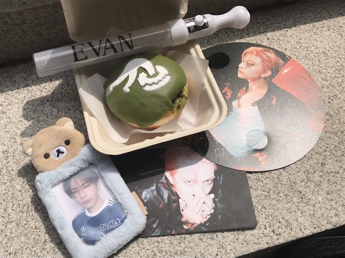 h_eeva_ns's tweet photo. LIKE THAT FOOD LOOK SOOO GOOD i want… https://t.co/xXgoZTiJMM