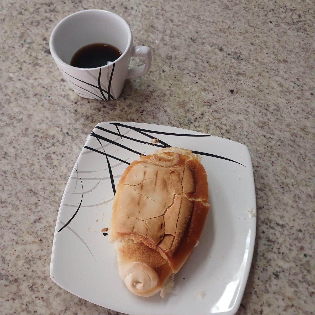 decaliused's tweet photo. 2/07 - hoje tava tudo uma delicia, não sai da dieta e fiz só três refeições (tbm comi alface e 1 morango) mais tarde vem o chá 🫶🏼 https://t.co/rjnoZfeGEi