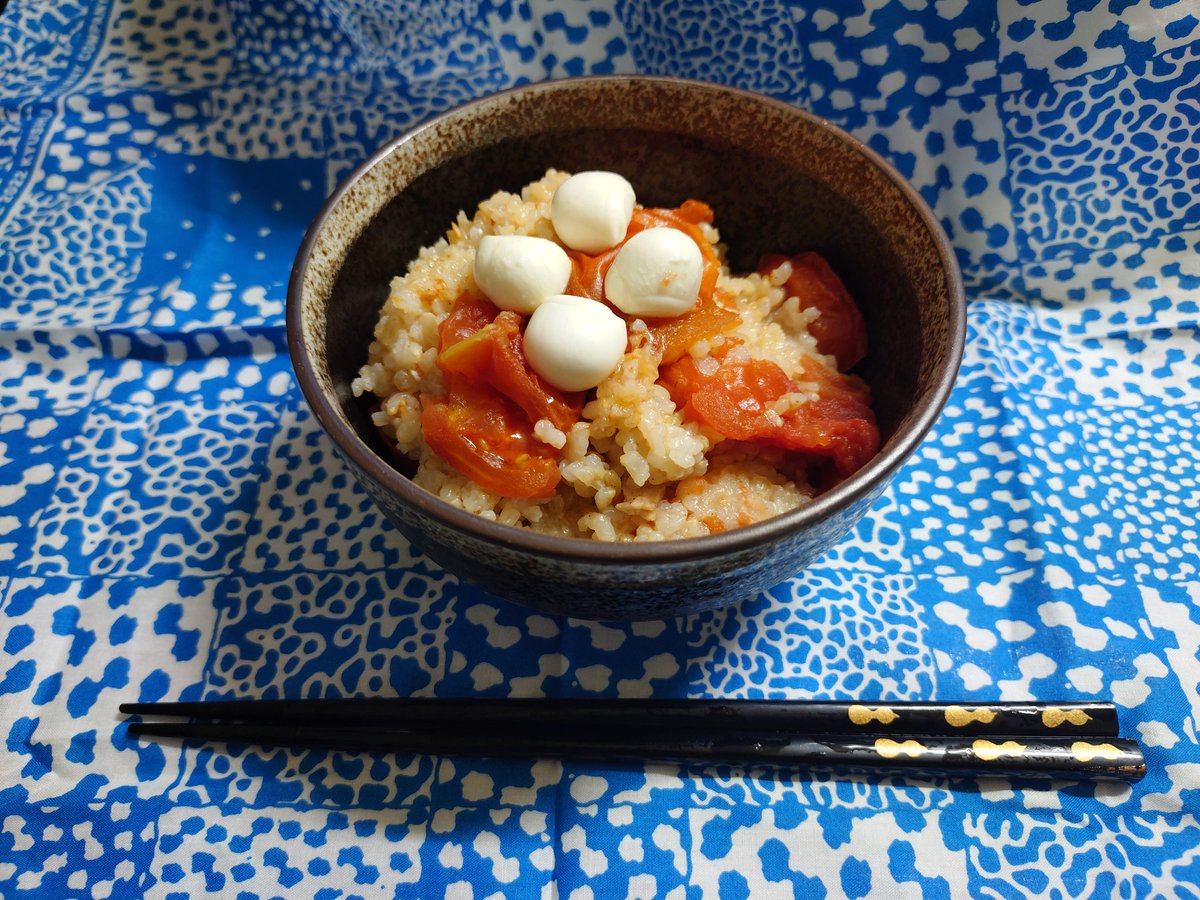 Zaripon490331's tweet photo. おはようございます。
朝食は昨晩仕込んだcode:831 Recipe Card 01
「丸ごとトマトとモッツァレラチーズの炊き込みご飯」
玄米で炊いてるので色彩が暗いですね。
#西友code831
 #待ってろ西友
 #カゴメC2機関 https://t.co/ewmiwk36Rw
