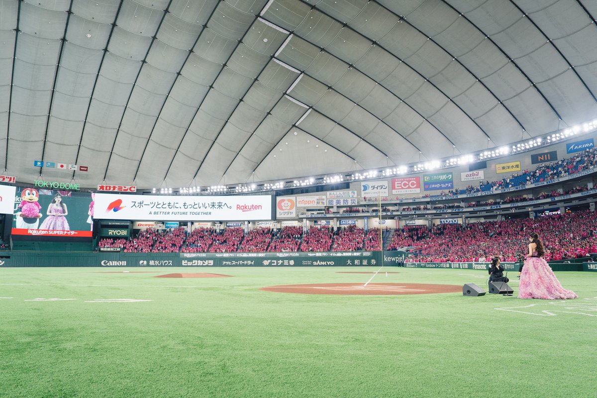 RakutenSportsJP's tweet photo. 📸当日の様子をプレイバック📸

【セレモニアルピッチ】
⚾#RakutenGirls＆#楽天イーグルスアンバサダー

【国歌独唱】
🎤#高橋維 さん

【始球式】
💫#あなただけの夢叶えます 当選者

【THE NEXT BATTER】
🏟#岡島豪郎 アンバサダー、#銀次 アンバサダー

#スポーツとともにもっといい未来へ https://t.co/AURbCvmOWa