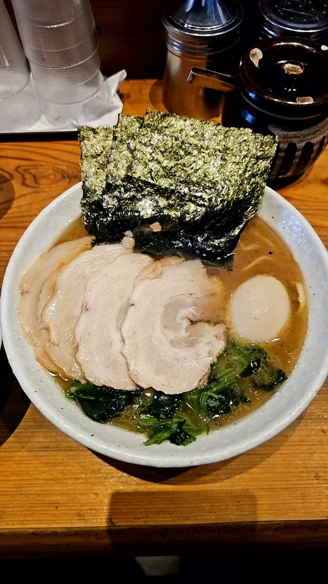 tm450624's tweet photo. 東大阪吉田の満月家で昼食🎵チャーシューメン味玉トッピングかため多め🍜大阪に美味しい家系ラーメンの店が増えたけど満月家も本当に美味しくて何年も前からお気に入りのお店です😄家系ラーメン最高‼️

横浜家系ラーメン 満月家
072-960-0107
大阪府東大阪市今米1-14-8 
https://t.co/KvAEYRHJZe https://t.co/CDIGXS3Roz