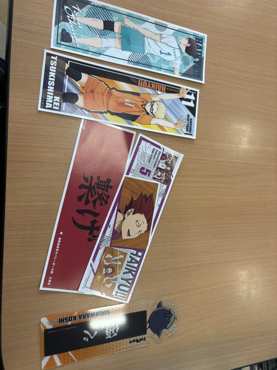 Mk731A's tweet photo. 娘っち、研磨が推しらしく、セリアでお小遣いで買ったしおり(出たのは黒尾)を買ったその日にお出かけ中に失くしてしょげてたからセリアで見つけたから買ってみたんだけど、推しは出ませんでした🤣 https://t.co/nirdJoqvHQ