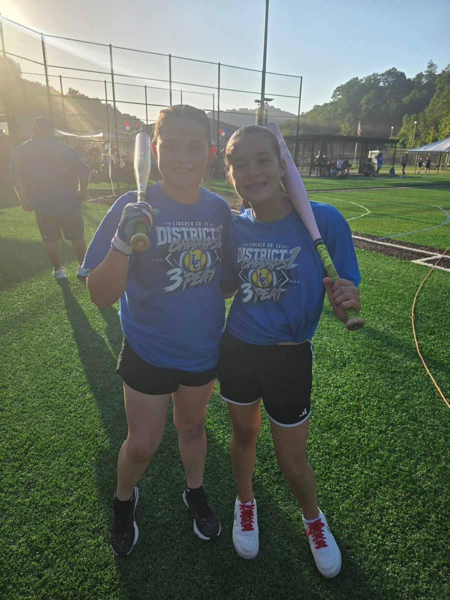 MadiMills32's tweet photo. Had a blast at the WV Little League State Softball Tournament welcome party! 

Our first game of the tournament is tomorrow, let’s go LC! 💙🤍💪🏼

@LittlLeague @bandits2032 @PrepSoftball @CoastRecruits @SBRRetweets @CoastRecruitsSB @SoftballDown @TopPreps https://t.co/ojRhV7Gx5B