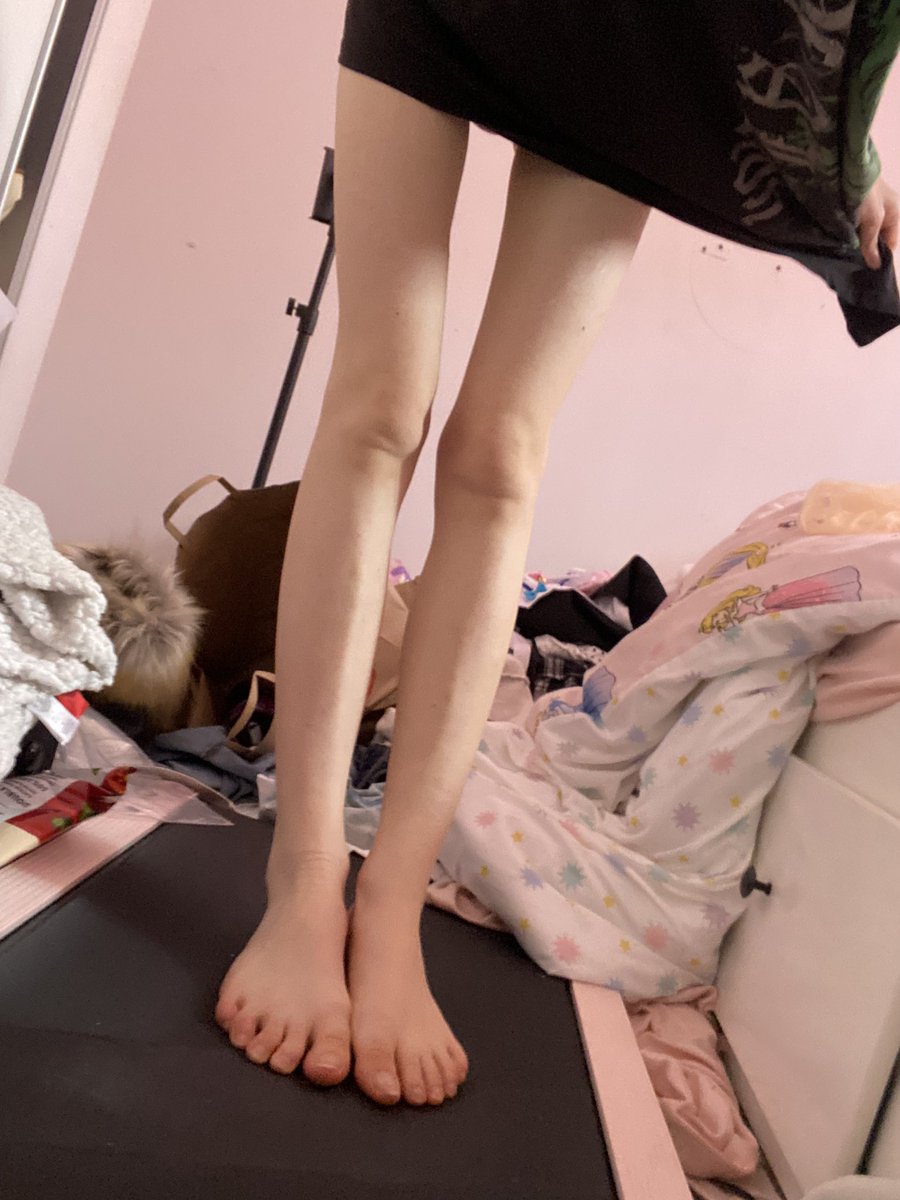 rotpilld's tweet photo. Here are my legs. #shedtwt #ricecaketwt #edtwt #emotwt #scenetwt #thinspo https://t.co/zI4viK8R7U