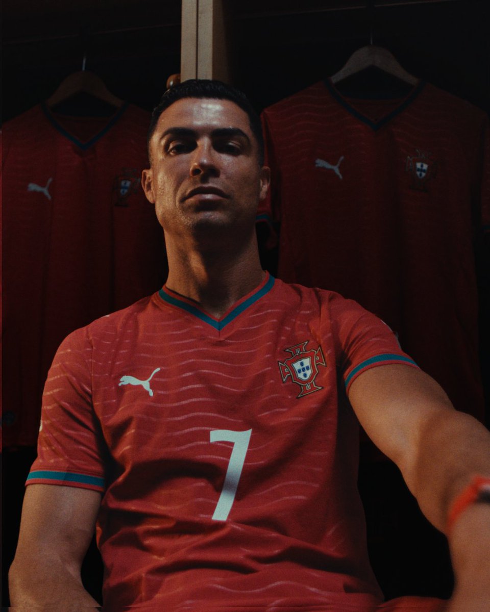 WHOOP's tweet photo. Goal nine hundred and seventy six and the Portuguese dream lives on. 

No one’s heart beats like his:
Penalty prep: 144 bpm
@cristiano goal: 157 bpm
Go-ahead goal: 134 bpm
Win secured: 141 bpm https://t.co/hsYUGHwALt