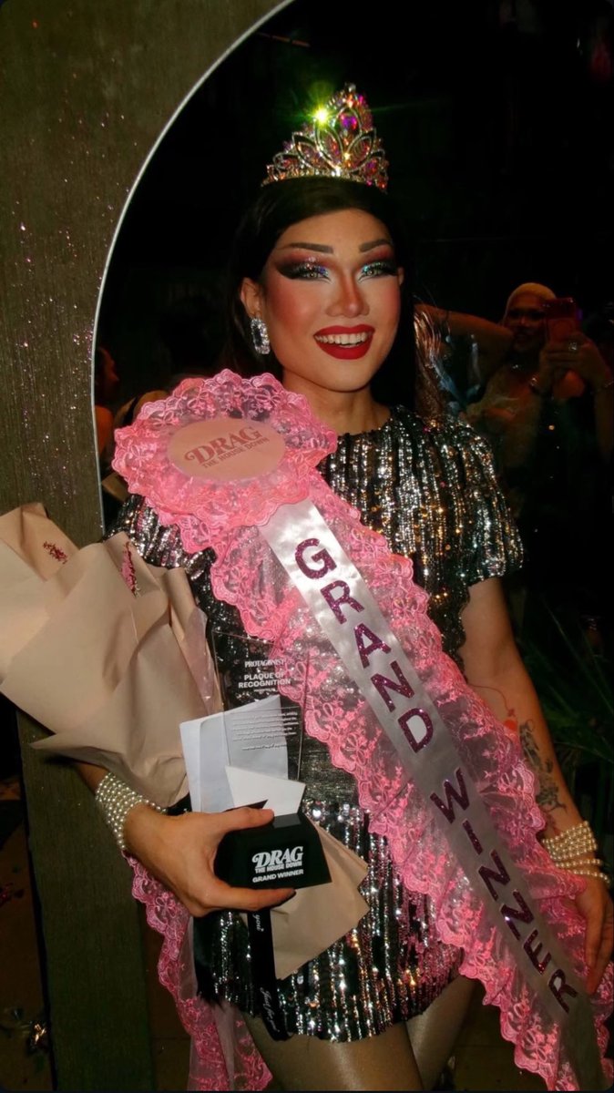 dragdollcam's tweet photo. Congrats to the first-ever Drag the House Down Superstar, VELARIA! 👑

#DragRacePH #DRPH #IloiloDrag
#DragScenePH #Drag https://t.co/Pk8GT6Cup6
