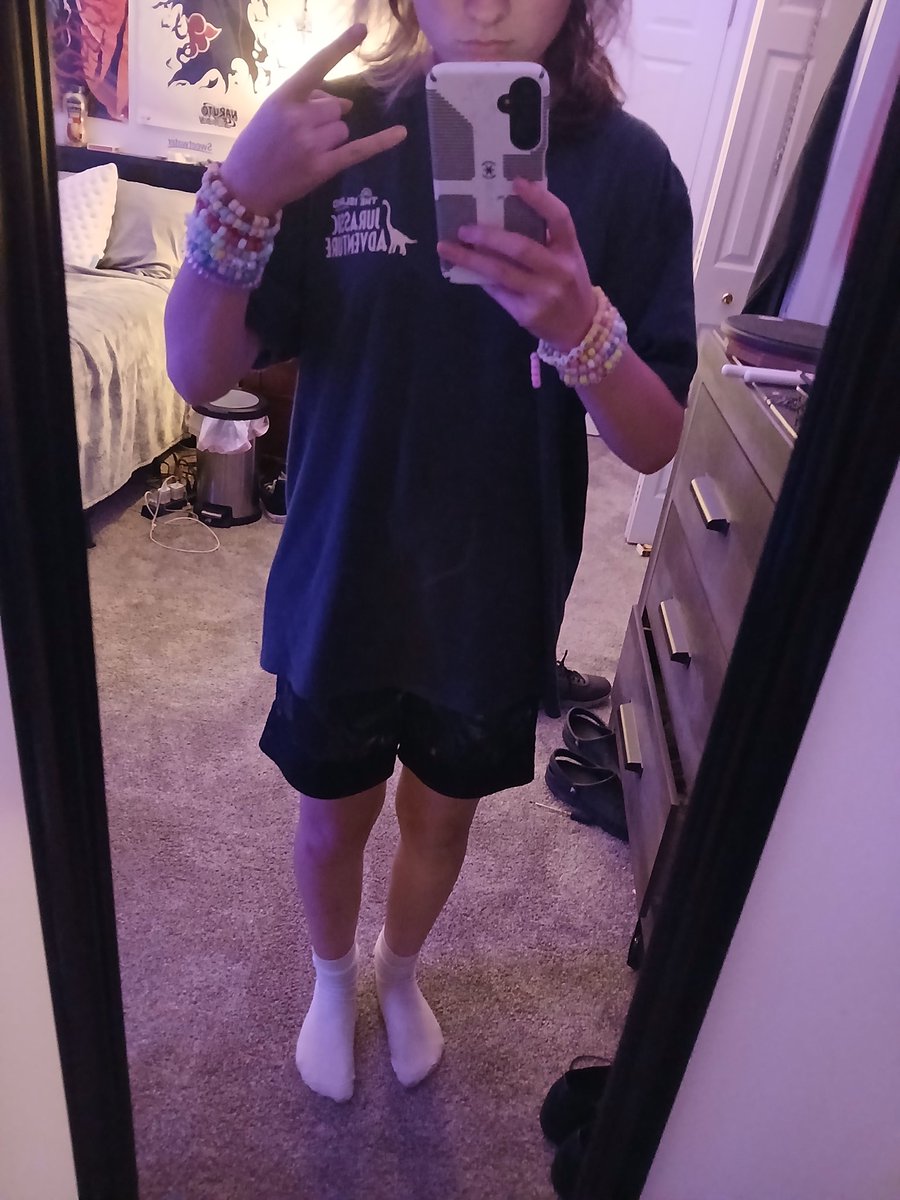 corerokk's tweet photo. ignore i lowkey look like a dude but bfs shirt nd bfs shorts in bfs room :3 https://t.co/HdQmZNZIEo