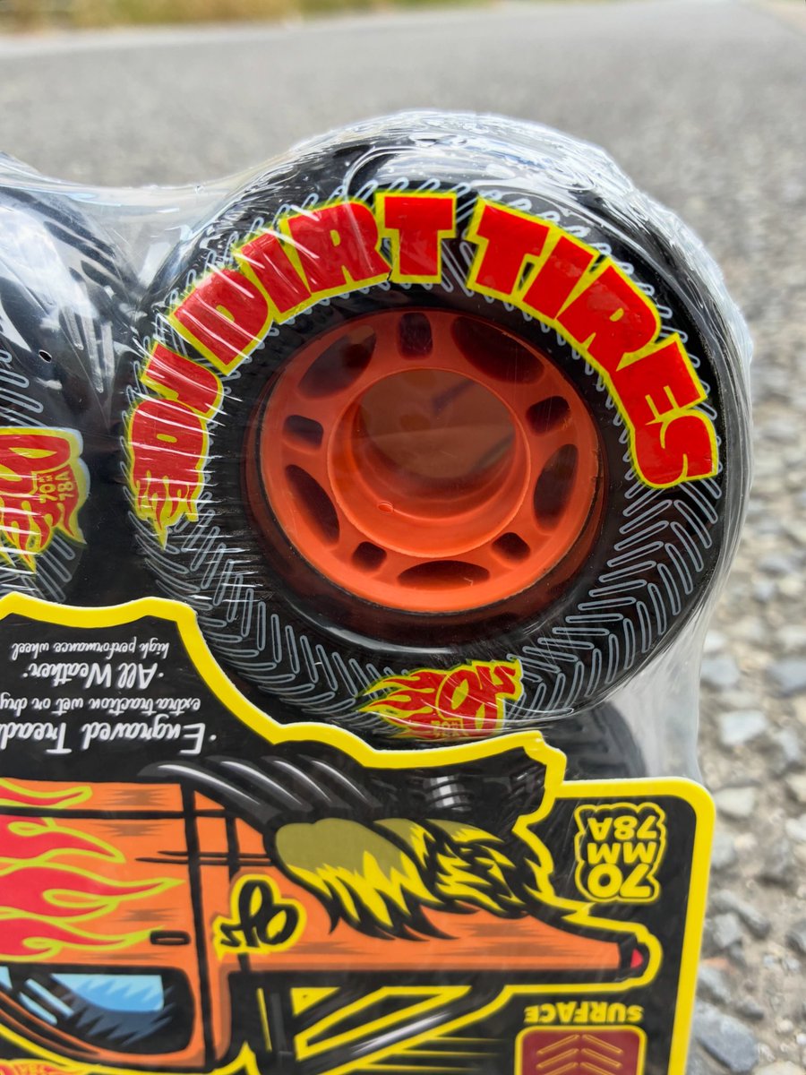 BQ_DESIGN's tweet photo. BQ-STORE本日もオープンです！

@ojwheels から話題のウィールDIRT TIRES入荷しました🛞

クルージングからダートなどのオフロード、晴れの日から雨の日までいけるということで、これはまたひとつスケートボードの楽しみ方が広がりそうです🔥気になる方はこの機会にぜひ！！ https://t.co/DLdrwplD8I