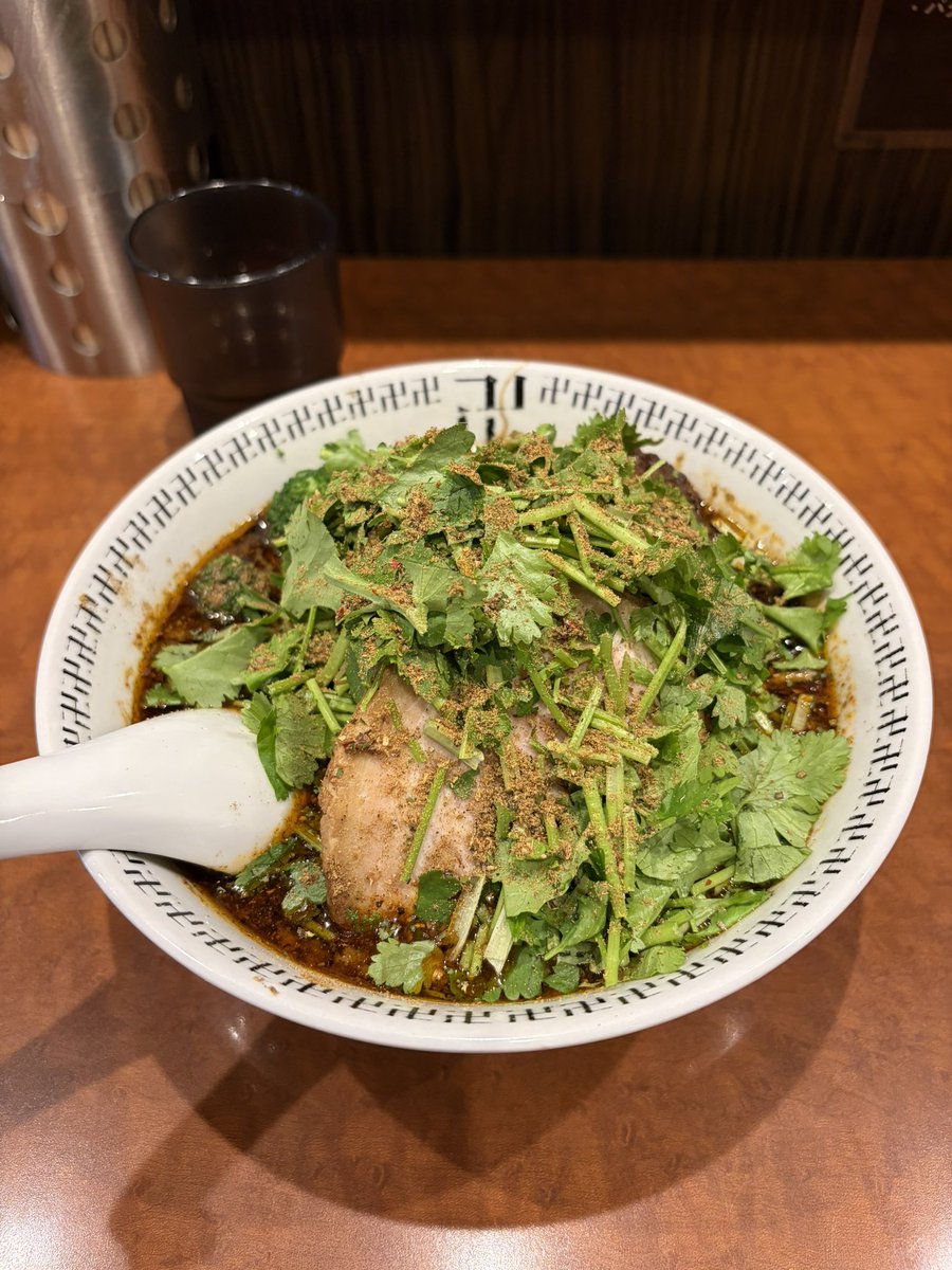 pipipipimami's tweet photo. 秋葉原　卍力
パクチーラーメンスパイス増し

金曜日だね
よーーーーやっと終わりや1週間
もう疲れたよ
スパイスパクチー🌿で乗り切りたい所存 https://t.co/4NL9afJGf1