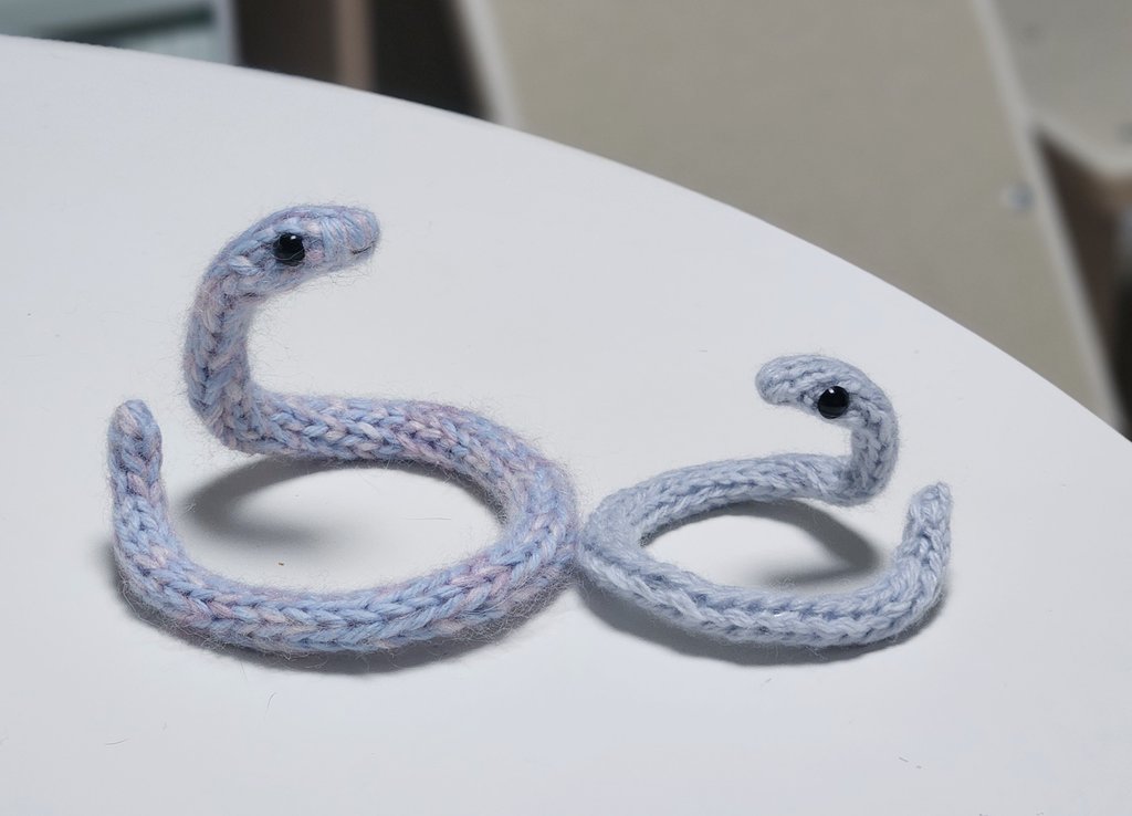 knitting_HADA's tweet photo. 🧶반려 뜨뱀을 입양할 수 있는 3차 폼을 열었습니다🐍
RT추첨 한 분께 원하시는 뜨뱀or비단뱀을 보내 드립니다.(당발 0810)
https://t.co/TrdQgudY5r https://t.co/oVIuM8zK5m