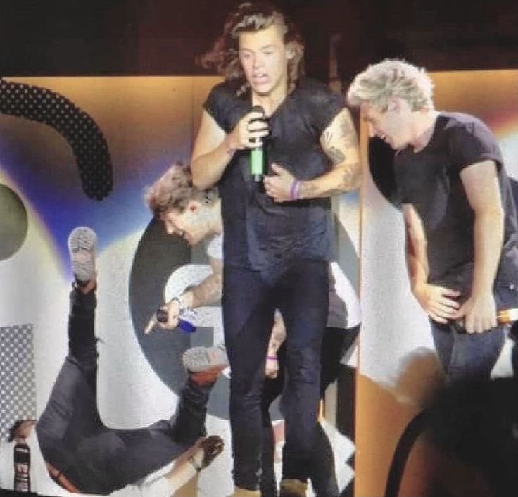 Crismtz_ahft's tweet photo. “Describe a One Direction en una imagen”

La imagen: https://t.co/XFNCKdg5HN