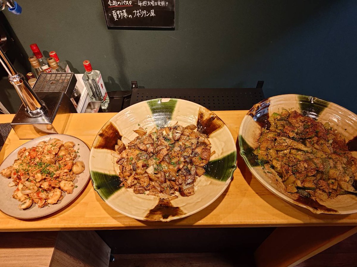 BZexal's tweet photo. 7/3
本日の副菜

自家製ジャーマンポテト
鶏ハツとナスのカチョエペペ風
大きなズッキーニのジェノベーゼマリネ

うずまきビーツの冷製ポタージュ

週替わりパスタ
・夏野菜のナポリタン風
本日もお待ちしてます

#神田
#ランチ
#ビストロゼアル https://t.co/leTlglfpG4