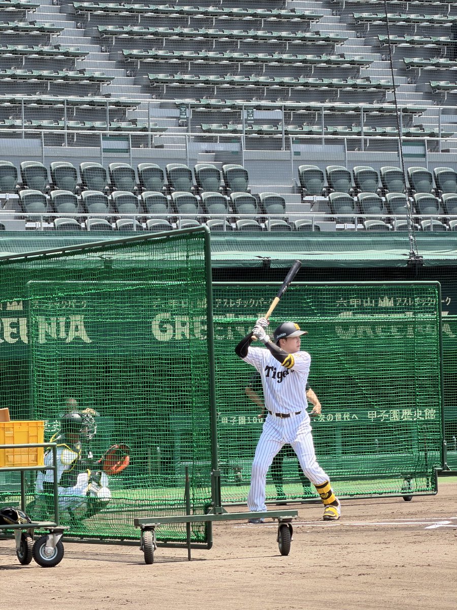 yuta_nakano7's tweet photo. 伏見選手は打席にも立ちました⚾️ https://t.co/rYLbS5zU10