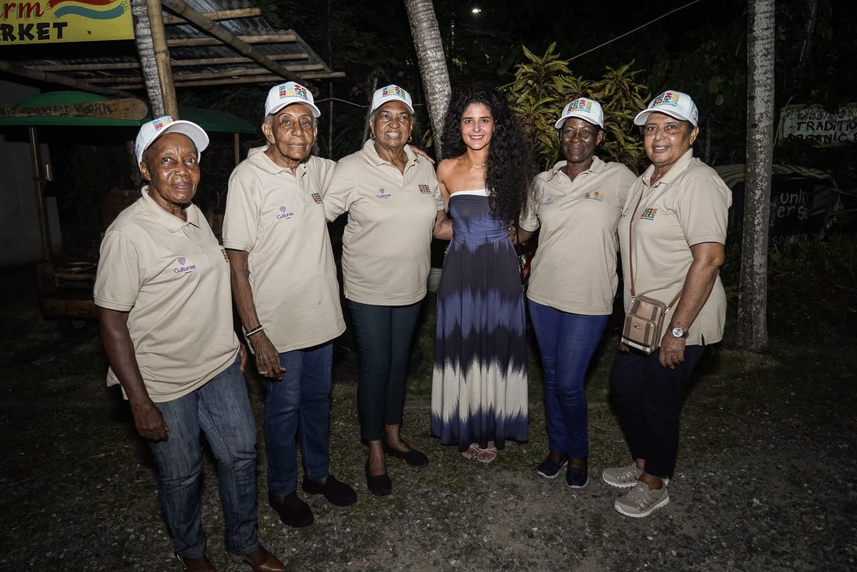 mincultura's tweet photo. Hoy, desde San Andrés, lanzamos #PaísRaíz. Una apuesta del Ministerio de las Culturas por el turismo biocultural, impulsando el desarrollo territorial a partir de la identidad raizal, sus saberes, su música y su relación con el mar. 🇨🇴 https://t.co/sN67KZuYL6