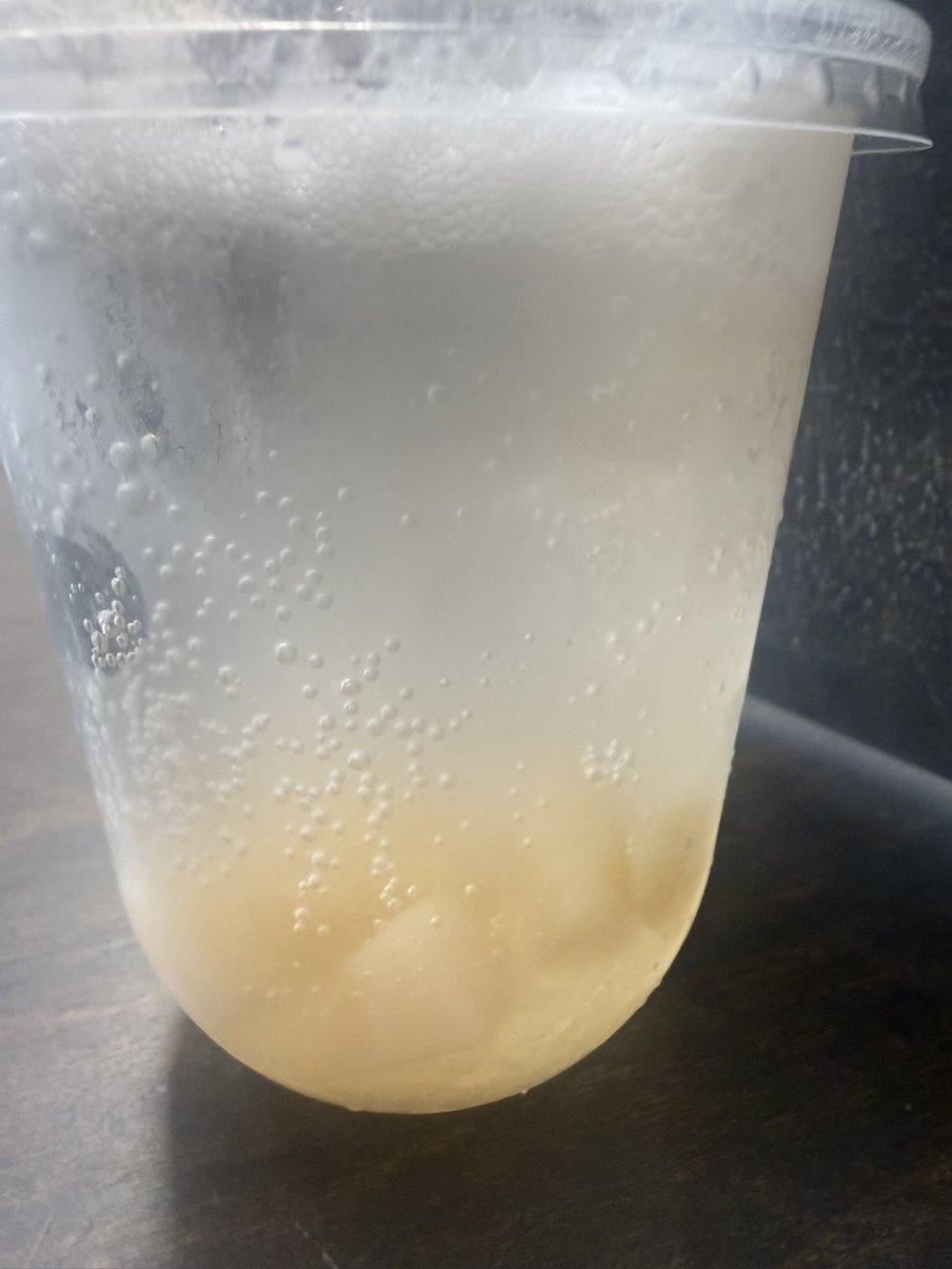 2ZZ_1ZZ's tweet photo. 新商開発してた

とろり天使のわらびもち津島店

飲みわらび餅ゴロゴロピーチクリームソーダ　880円

飲みたい人
リプ https://t.co/WcfWp8z4ZC