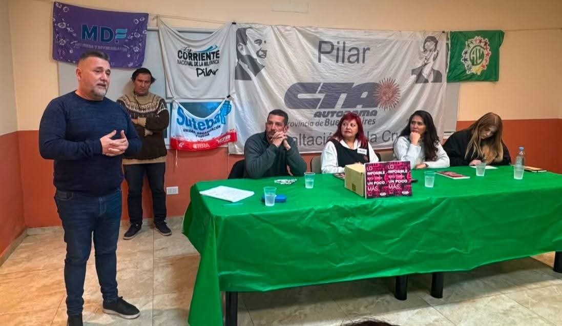 fabianpitro's tweet photo. Invitado x el Sec Gral d CTAA #DanielLlanes, participé d la presentación del libro d H.I.J.O.S., "Lo imposible sólo tarda un poco más".
​Gran jornada d memoria y militancia con la exposición d @lolusegovia, @agucetrangolo y el cierre d @MontenegroViki
​#MemoriaVerdadYJusticia https://t.co/VKXh44Xu8b