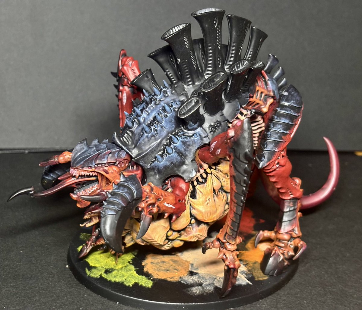 SuoHao20515's tweet photo. Flesh swollen with unborn horrors.

Chitin blackened like cooled volcanic rock.

Every wound feeds the next generation.

My newest Tervigon is finished.

She isn’t a warrior.

She’s the reason the swarm never stops.

#Warhammer40K #Tyranids #MiniPainting #HiveFleet https://t.co/njK32t4s1L