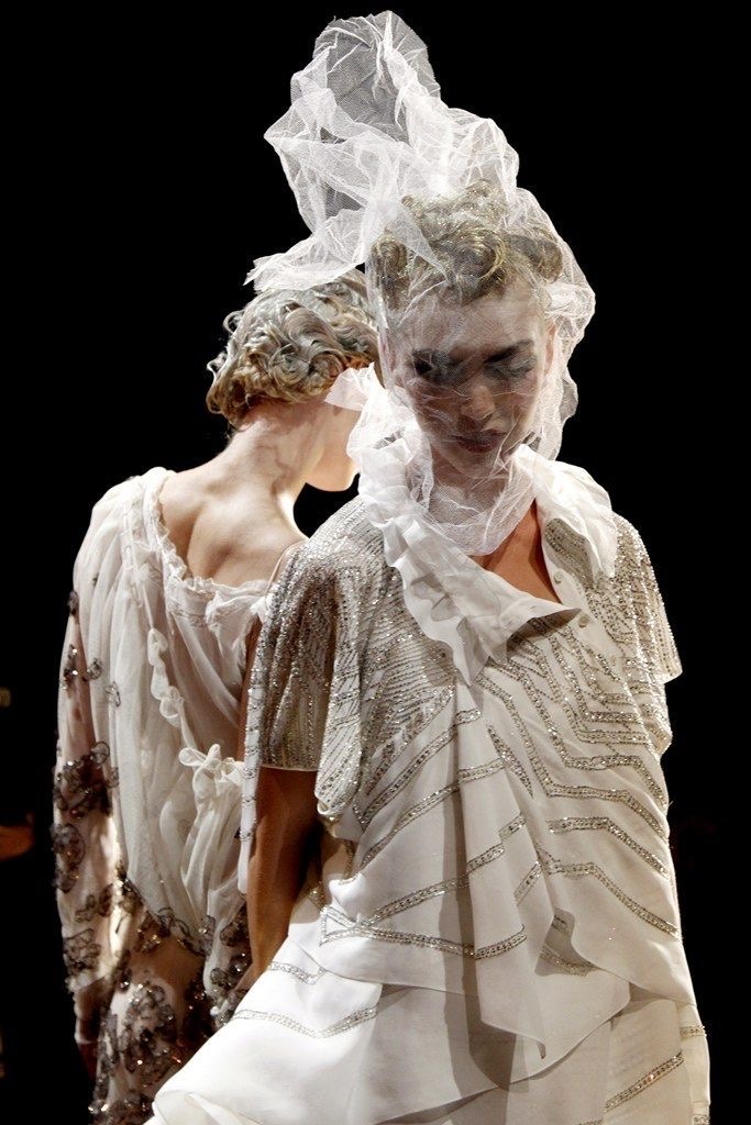 katebagysl's tweet photo. John Galliano Spring 2011 https://t.co/Nv4TUPwPuD