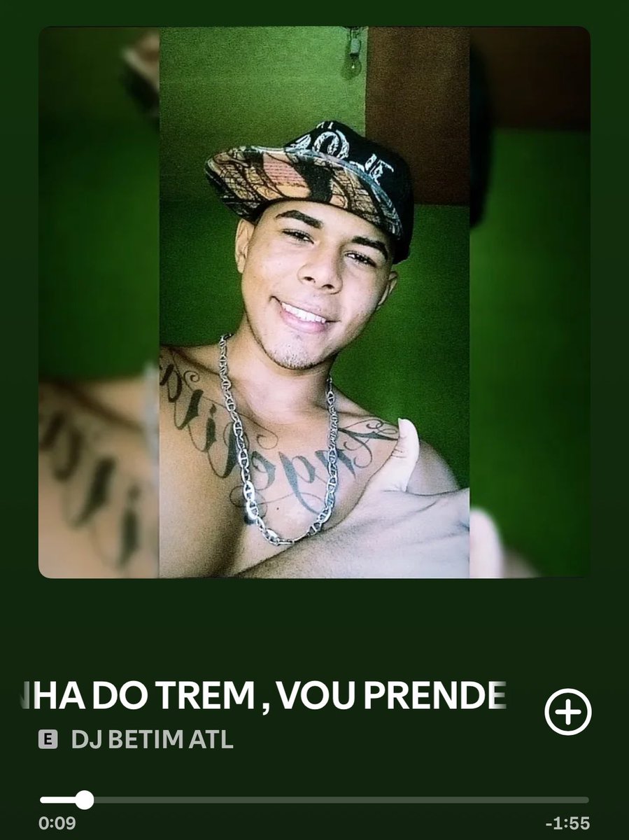 elisamatsunaga's tweet photo. Essas coisa desanima de ouvir dj betim mano o cara com mais de meio milhao de ouvinte mensal e a capa das musica é isso https://t.co/T6YC4St9yN