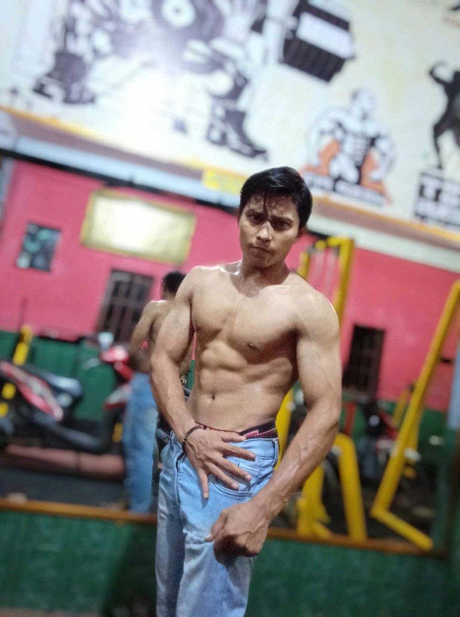tarom2000's tweet photo. Cowok gym emang gk ada lawan, udah ganteng, kekar, gede pula kntl nya https://t.co/RUy5zYwDzn