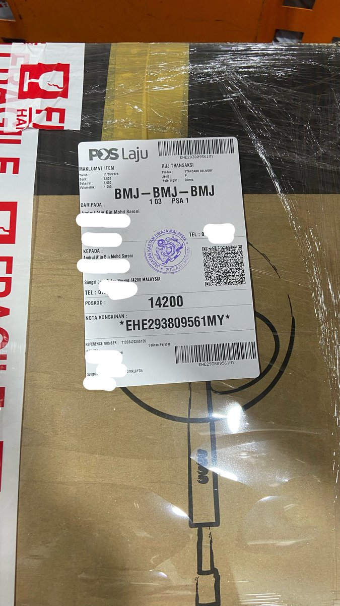 amirulabms's tweet photo. @posmalaysia hi nak buat aduan, barang yang saya terima jadi macamni. Tolong bayar balik kerugian saya ni https://t.co/Li8NHMQyk1