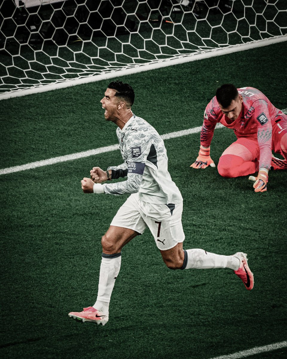 _gjr7's tweet photo. Cristiano Ronaldo “ARUA” 🐐🔥 .
#FIFAWorldCup | #PORCRO https://t.co/yQ7lssb3Ae