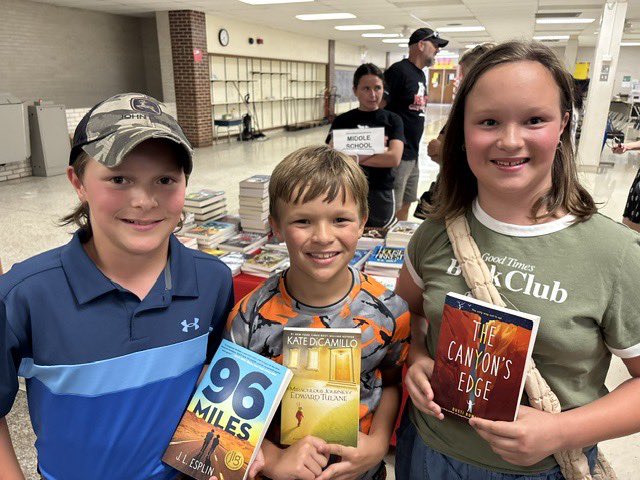 KentSchools's tweet photo. When the heat is on, we bring the reading indoors! ☀️📚

The Rough Riders Read event at Davey Elementary was filled with books, children, and plenty of smiles. 😊📖

Thank you to everyone who helped make it a fun day of reading and learning! ❤️ #KentRiderPride https://t.co/TX81W5iDqA