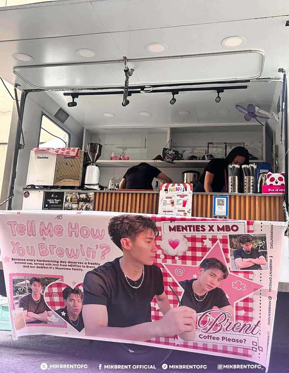_MikBrentOFC's tweet photo. 𝐓𝐄𝐋𝐋 𝐌𝐄 𝐇𝐎𝐖 𝐘𝐎𝐔 𝐁𝐑𝐄𝐖𝐈𝐍? ☕

Us? With grateful hearts!

The past few days have given us so many reasons to celebrate Mika and Brent, and our hearts couldn’t be fuller. As fans who have dreamed and prayed alongside them, every milestone they reach feels like a victory we all get to celebrate.

So today, we decided to pour that happiness into every cup.

We’ve rolled in a 𝐬𝐩𝐞𝐜𝐢𝐚𝐥 𝐜𝐨𝐟𝐟𝐞𝐞 𝐭𝐫𝐮𝐜𝐤 to ABS-CBN as our little way of saying thank you for welcoming Brent into the It’s Showtime family with so much warmth and love. Freshly brewed coffee is now being served to the hardworking employees who keep the magic going behind the scenes.