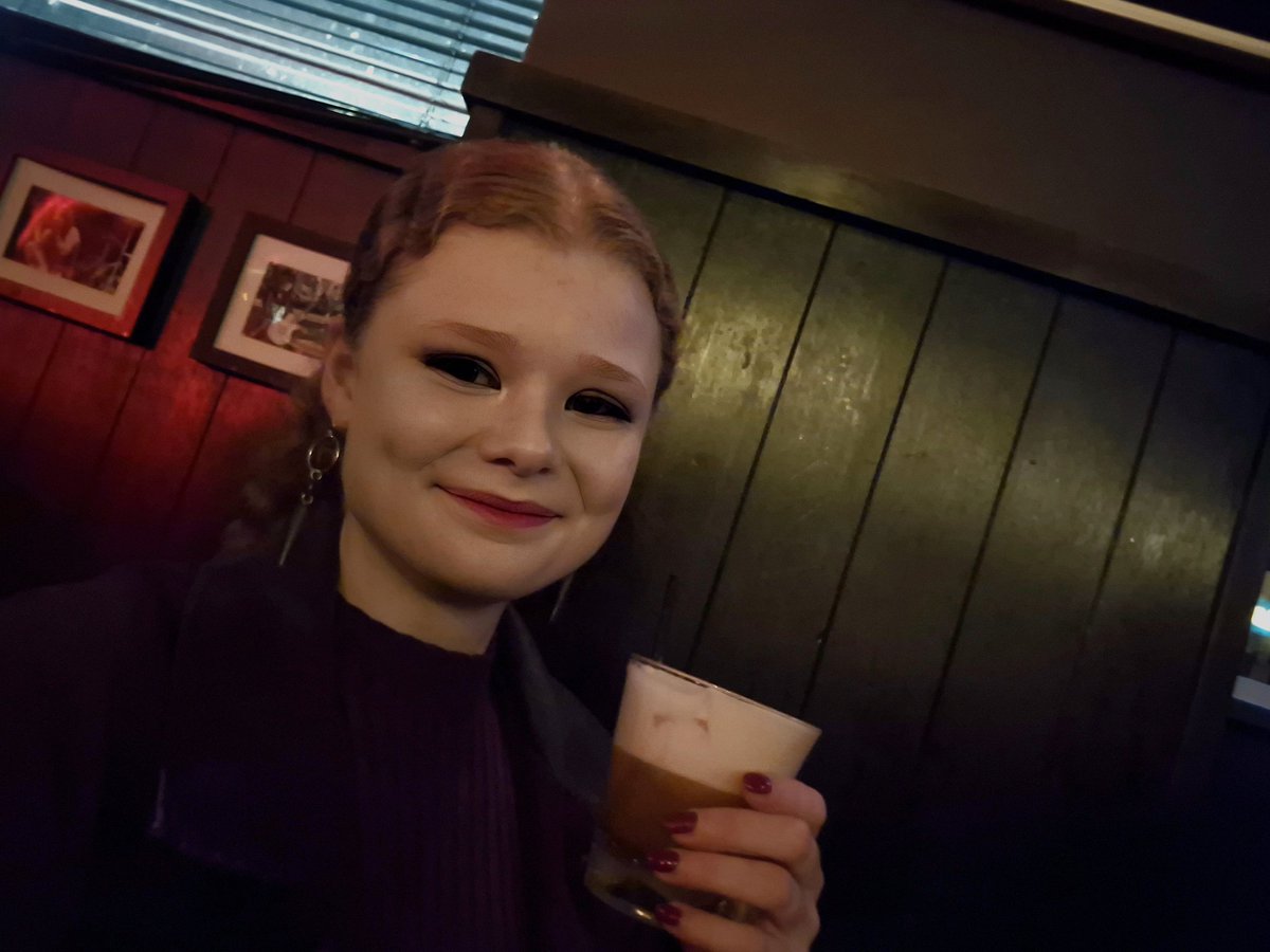 Goddess_EvieMai's tweet photo. can't wait for girls' night tonight! 

drinks are on u, so chop chop 🥰 https://t.co/mzRq303xft