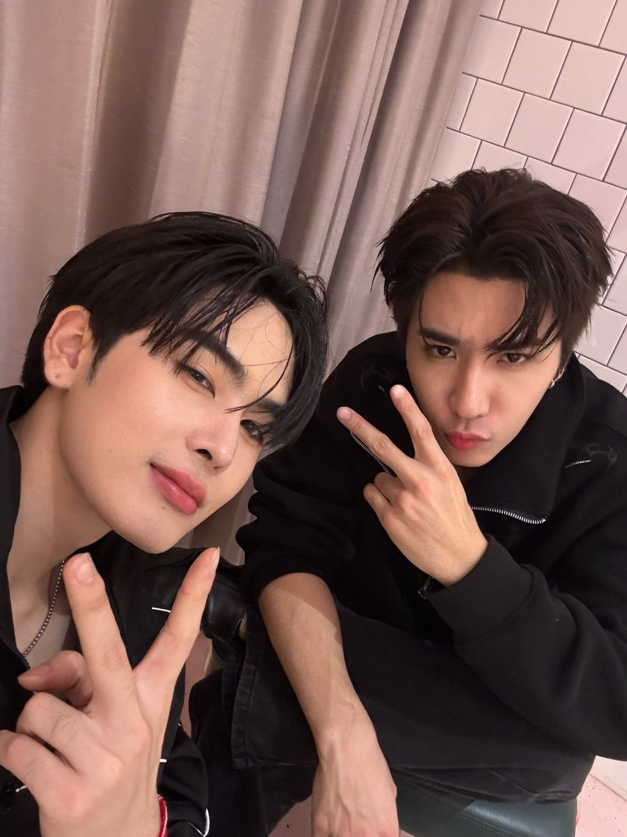 Pookky4446's tweet photo. เพิร์ธต้าคือคนเก่ง สู้ๆนะคับ รักที่สุด🖤🤍

PERTHSANTA FILL HEART

#เติมใจเติมไฟให้เพิร์ธแซนต้า
#PerthTanapon #KDPPE https://t.co/jPP6nQcS8F