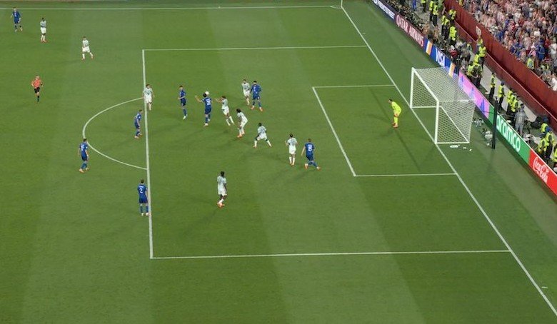Borda_analista's tweet photo. BIEN ANULADO
En Croacia vs Portual, el juez anuló el autogol de Portugal, el chip del balón comprobó que Matanovic lo tocó con la cabeza y se lo envió a Pašalić que estaba en offside y el VAR lo llamó para comprobar que el roce NO deliberado de Veiga con la cabeza, NO lo habilitó https://t.co/0iAP4sE4gL