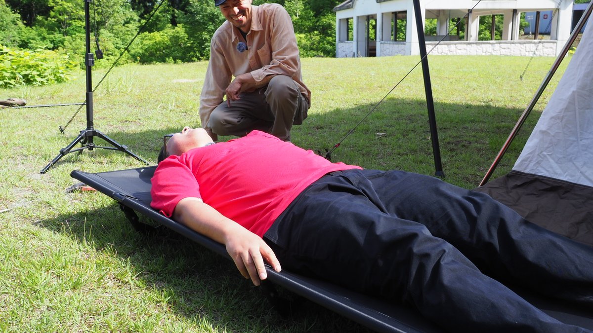 laidbackbsn's tweet photo. 続いてディレクターの1ポールテント
YOKAの「YOKA TIPI」。
四隅をペグダウンしたらポールを立てるだけ。
経年劣化でポールが折れてしまうも代用ポールで。コットを組み上げ完成。

#BSNラジオ #レイドバックライフ #旅するテント #ホンダカーズ新潟県央 #honda
#山古志 #古志キャンプ場 #あまやちの湯 https://t.co/DcORXJx301