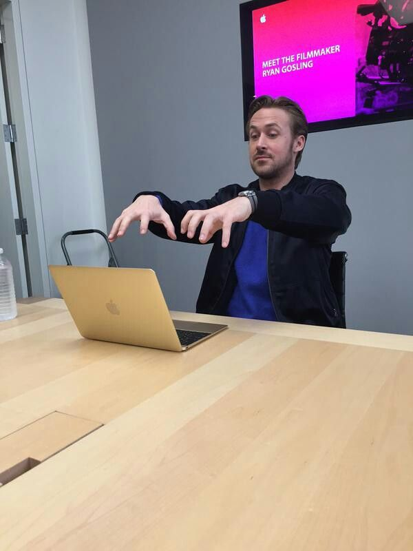 core73749292's tweet photo. Literally me when at work XDD we have so much in common! #oswaldposting #ryangosling #rygostwt #worktwt @RyanGosling https://t.co/kgHGXvXXsC