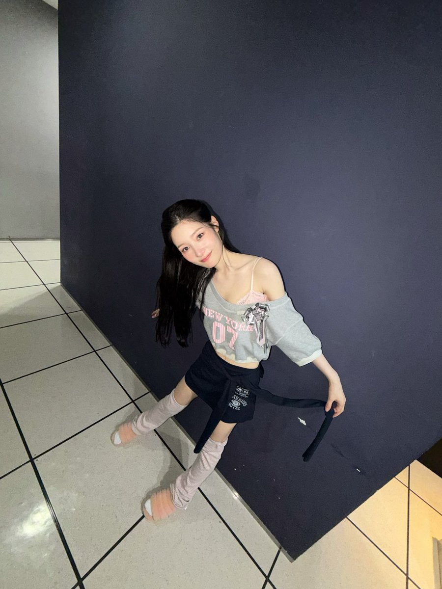 chaeyeonjunge's tweet photo. Suddenly ... https://t.co/0ccnOk1nTs