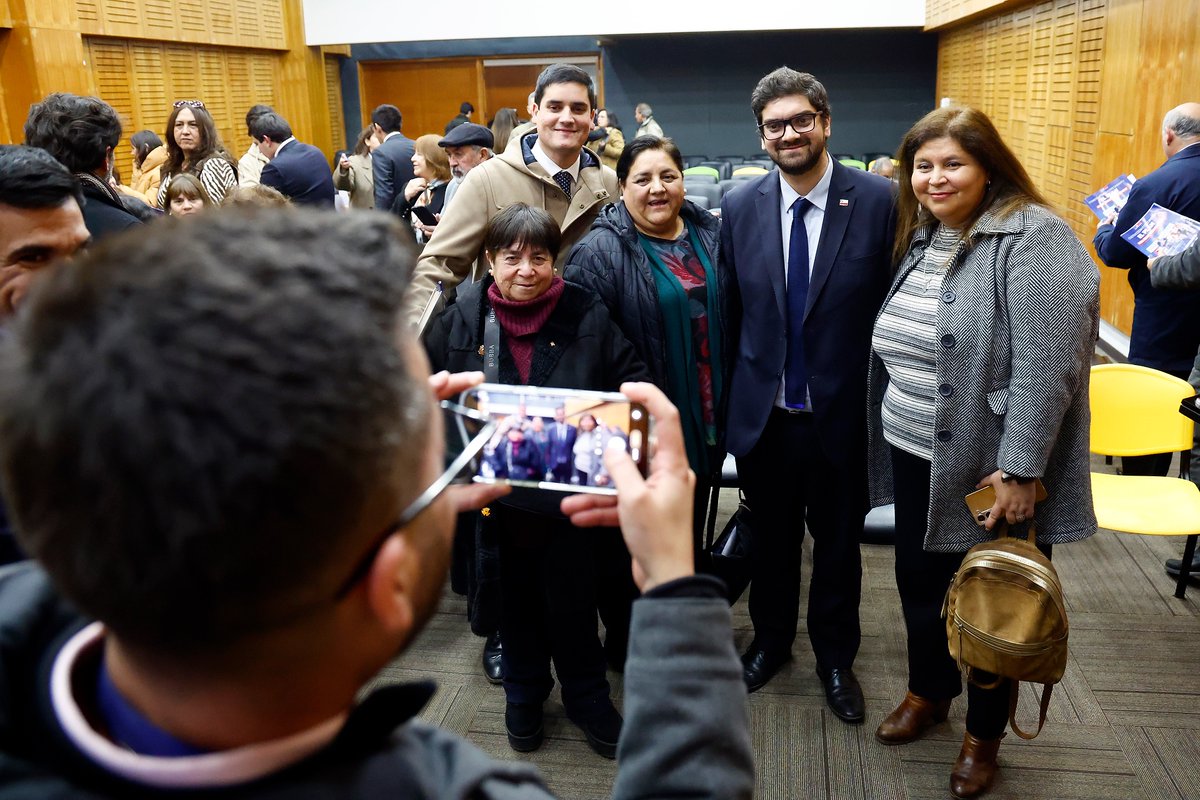 Josefcolagos's tweet photo. Cerramos una gran gira por la Región del Maule junto a 200 dirigentes sociales. Fue una valiosa oportunidad para conversar sobre el proyecto de Ley de #ReconstrucciónNacional, escuchar las inquietudes y compartir los desafíos que tenemos por delante. Gracias al Delegado Presidencial Regional @jedoprieto , al Delegado Provincial del Maule Óscar Águila, al Delegado Provincial de Cauquenes Simón Recabal, a la directora de la @dos_segegob, @kmontealegren, a la subdirectora @macaghuidobro, al seremi Hans Meyer y a los alcaldes Luis Alarcón y Fernando Alcántara por acompañarnos.