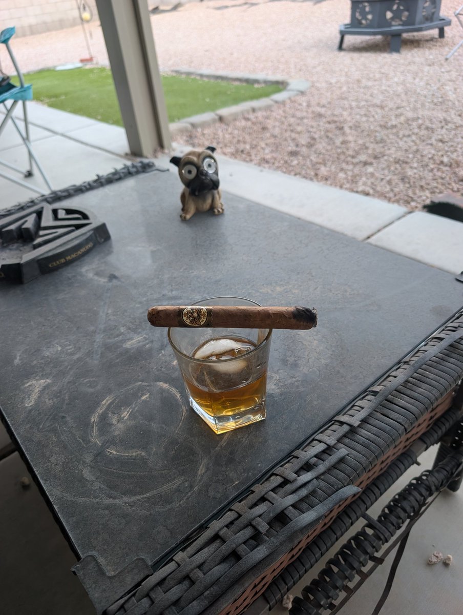 MichaelWes64191's tweet photo. Sometimes it's not about the price of the cigar. It's the experience in time. #cigarsonX. #cigarlife https://t.co/UzWT4xoXUb