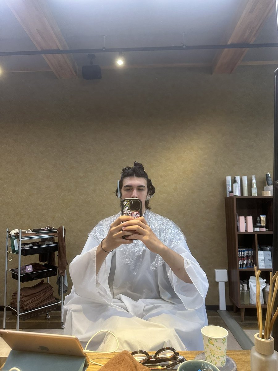 Pi_sAymE's tweet photo. 縮毛矯正とブリーチをするじょ https://t.co/0tnFhy4Vls