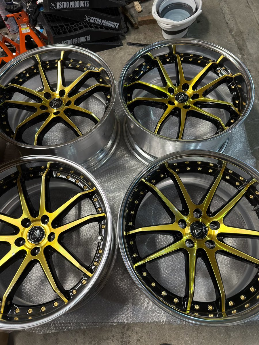 kaito2006710's tweet photo. KHUL VERZ KCV04 20インチ
11j+33の4本通しです
PCD114.3
タイヤアプタニー255/35r20少し両ベリありです。
y51フーガにキャンバー3度通しで履いてました。
購入希望の方リプかDMお願いします。
#拡散RT希望 #VERZ #KHUL https://t.co/rZJjC5lVa5