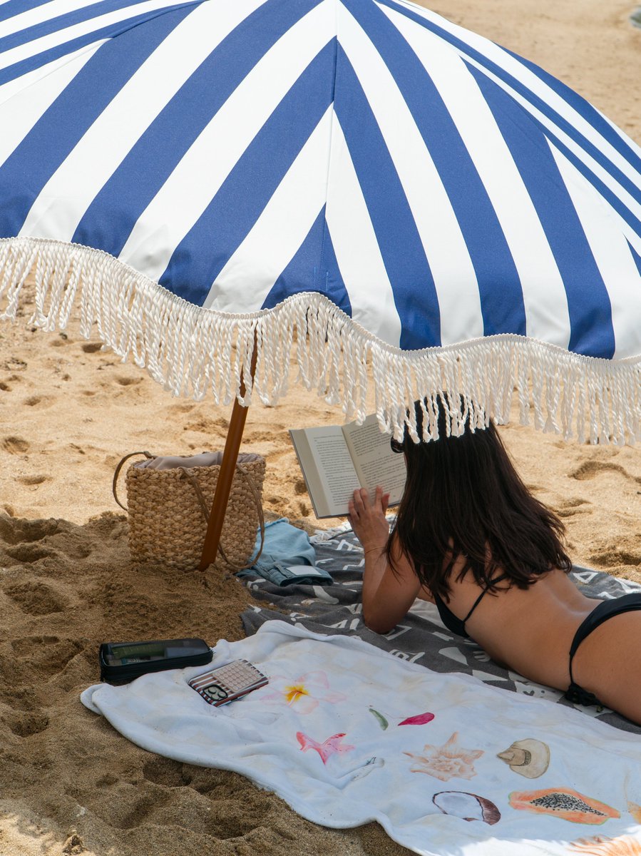 AmmsunOutdoor's tweet photo. POV: You found the best seat on the beach.

#AMMSUN #Beach #FringeUmbrella #Ocean #Summer #Relax https://t.co/Rcs76QkF8k