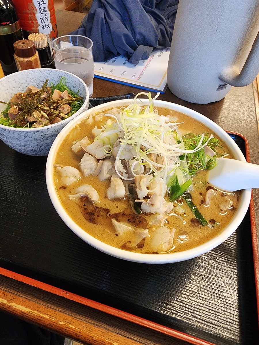 mochijiro's tweet photo. ラーメン飲みにきた
#ほうれんそう
#高知
#ラーメン https://t.co/eJAE6Jsl1F