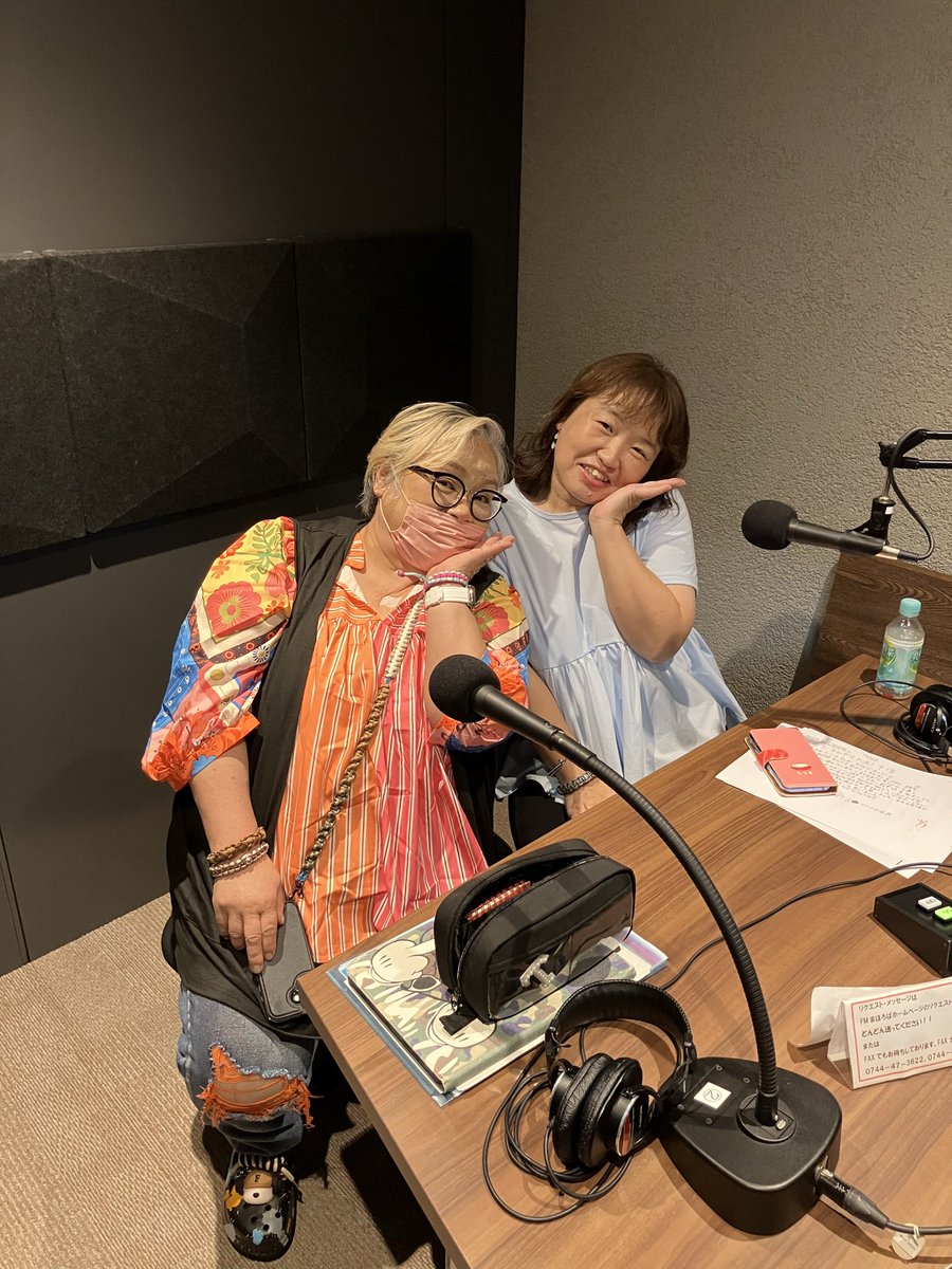 FmMahoroba's tweet photo. 📻#奈良の真ん中お昼どき
7/3(金)12時〜は 、#Tokko さん #HISA さん です☆彡
今日のテーマは、涼しい〜🥶💦😸
です♪
皆さんからのメッセージ、リクエストをお待ちしてます!
https://t.co/tRxJ1Nfkb4
#FMまほろば #涼しい https://t.co/acwadJ5ymL