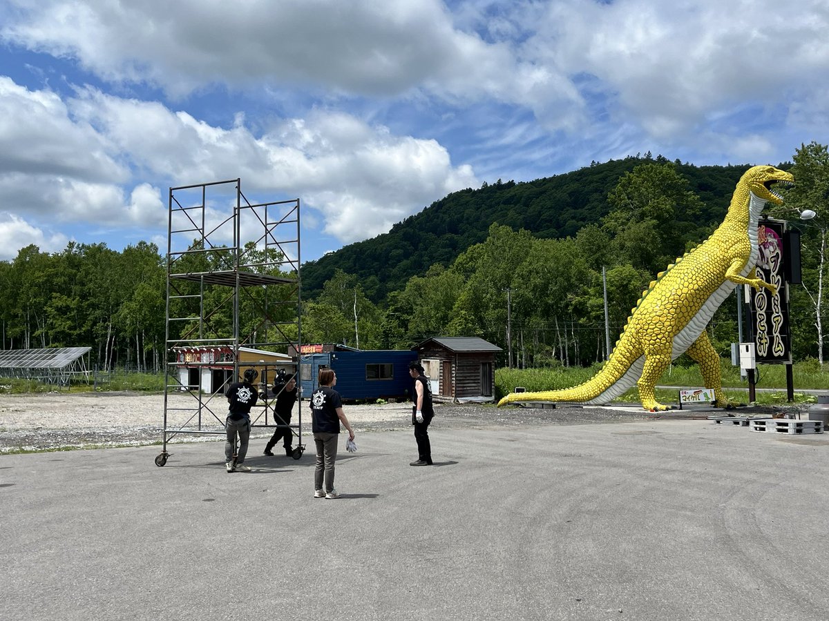 kinoko_oukoku's tweet photo. 明日のマイケル祭に向けて色々準備中です！明日はお天気☀️

いろんな職人がいるきのこ王国！なんでも自分達でやっちゃいます。
明日はみんなで盛りあがろっ！

#きのこ王国
#マイケル祭
#祭り https://t.co/D3RwJF5shi