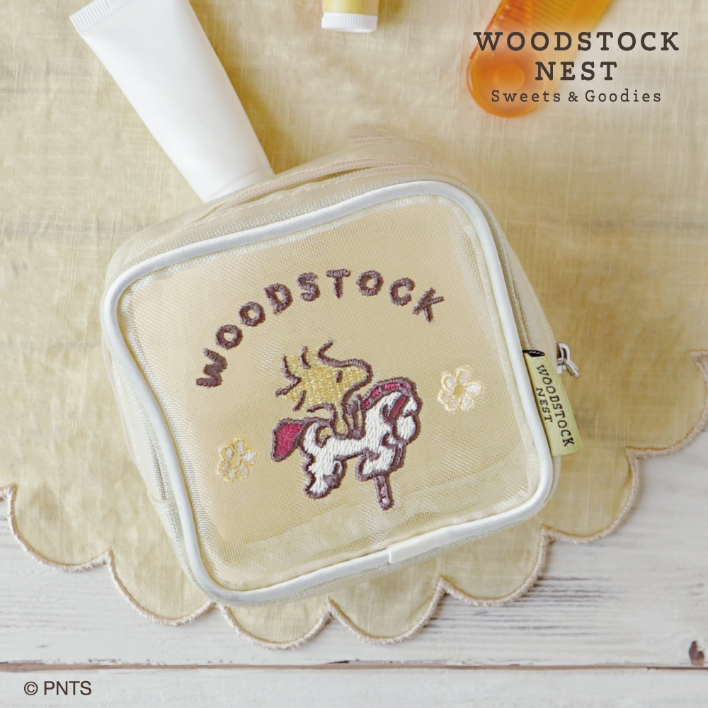 woodstocknestjp's tweet photo. 【7/17 全店発売】メッシュスクエアポーチ

透け感のあるメッシュ素材が涼し気なスクエアポーチです。
中身が見えるから、バッグの中で迷子になりがちな小物の持ち歩きにぴったり♪

オンラインストアでも同時発売！
商品サイズ等詳細のご確認もこちらが便利です。
https://t.co/4ba9yd5Jsp

#woodstocknest #ウッドストックネスト #snoopy #スヌーピー #peanuts #史努比 #花生